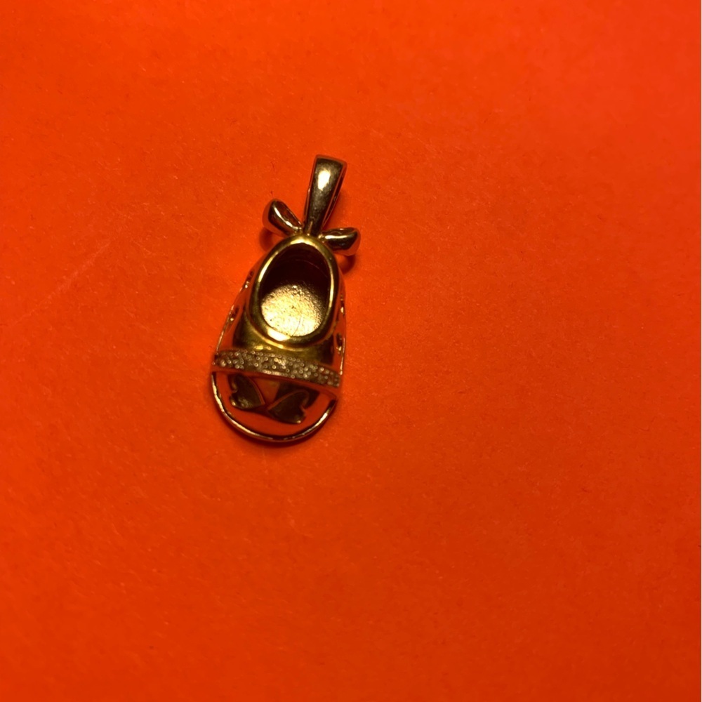 14k gold baby shoe pendant